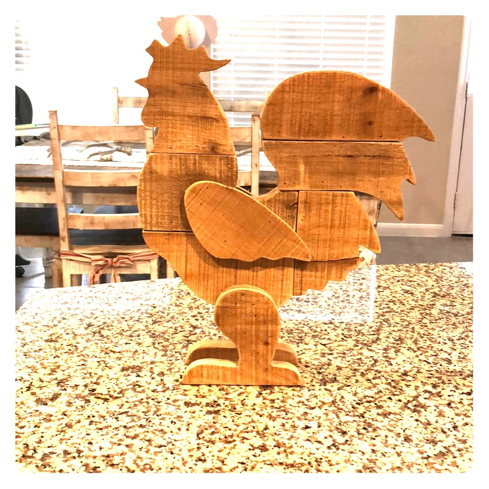 Wooden Farmhouse Chicken Decor